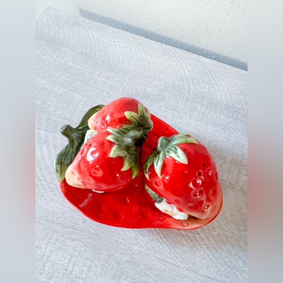 Corner Ruby Dining Strawberry Collection By Corner Ruby Canister